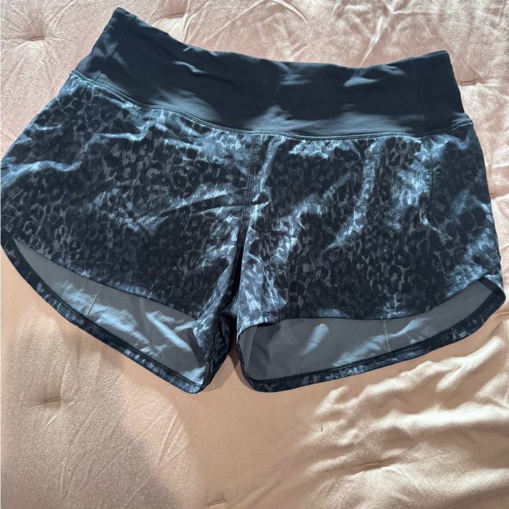 Lulu speed 4” size 6 Black Leopard Print Women's Shorts